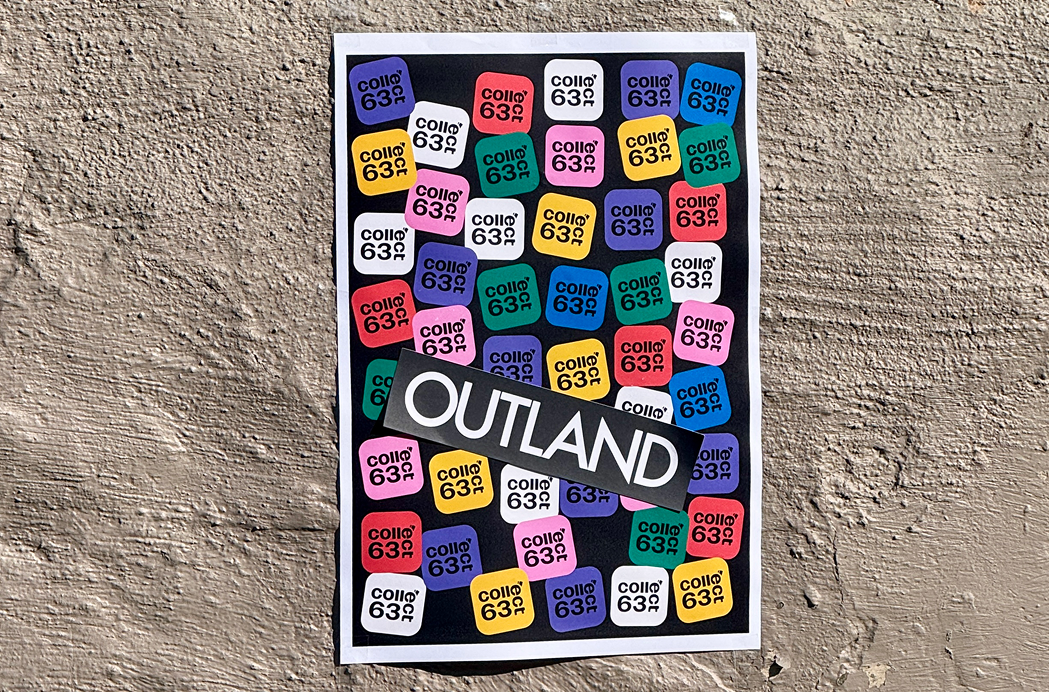 En plakat henger på en murvegg. Plakaten har mange Collect63-logoer, med en Outland-logo klistret over andre logoer.