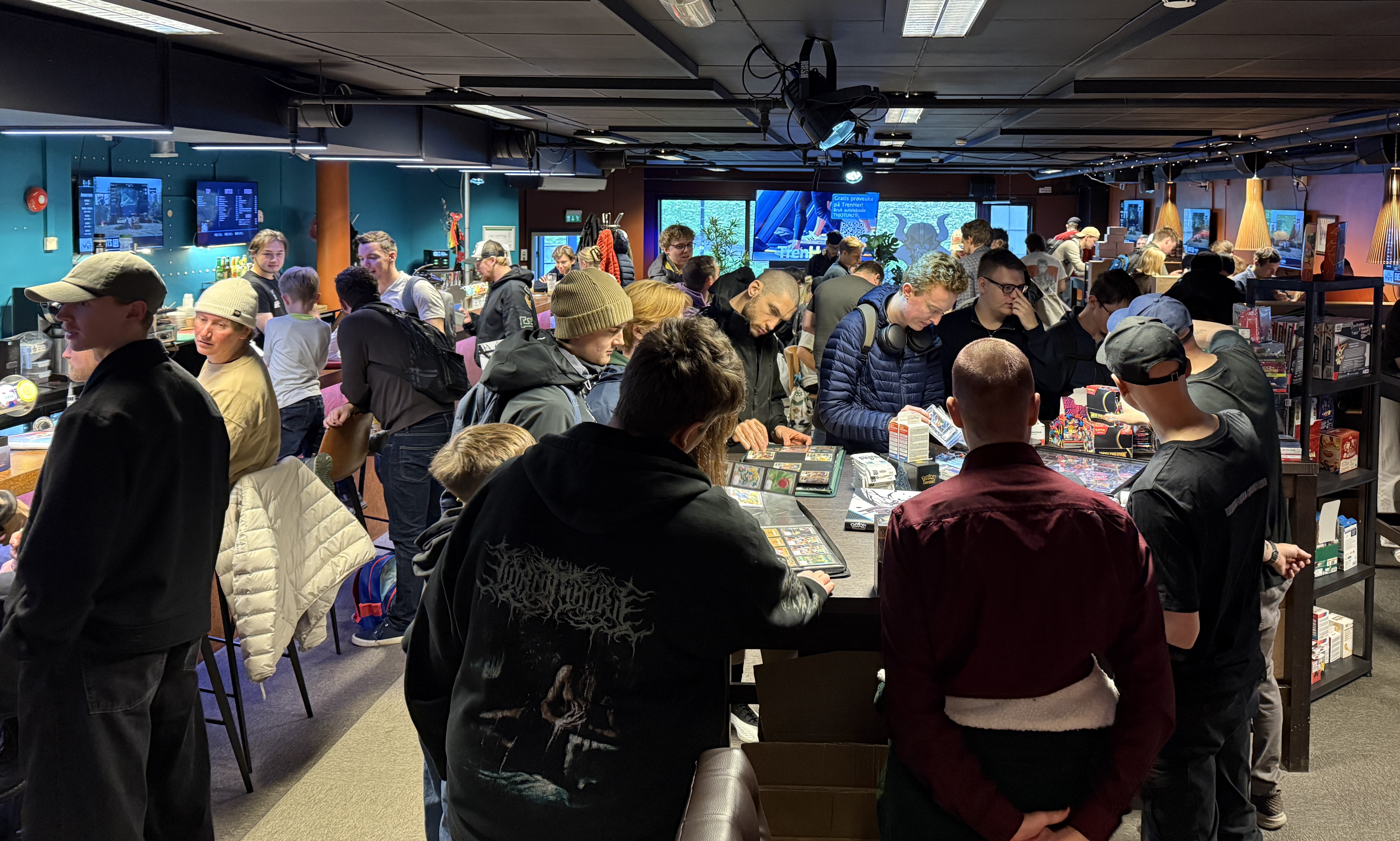 Et rom fullt av mennesker
